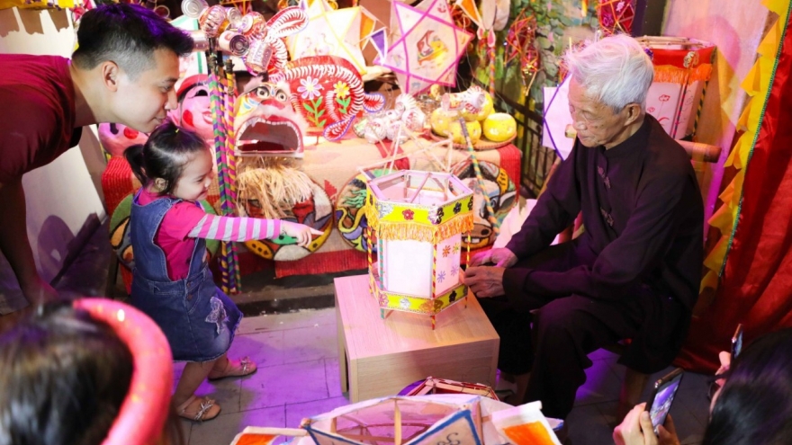 Cấm xe lưu thông trên một số tuyến phố trung tâm Hà Nội dịp Trung thu